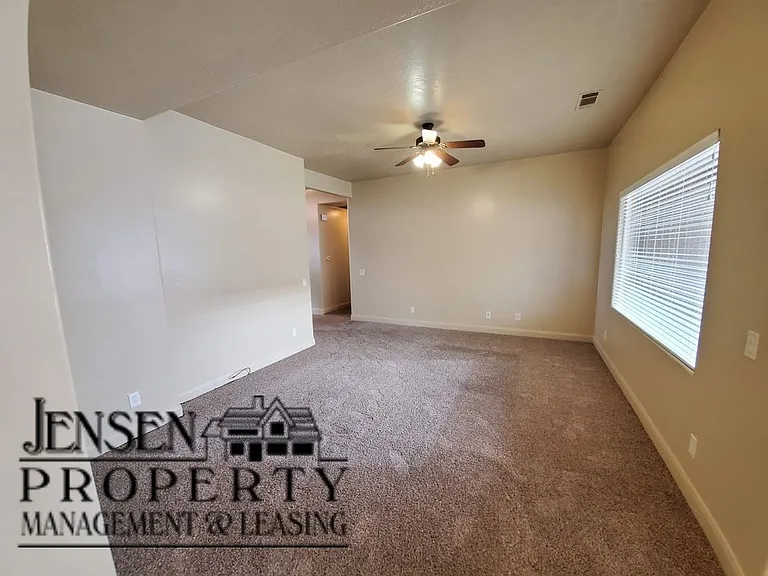 259 N 2940 E — Photo 14