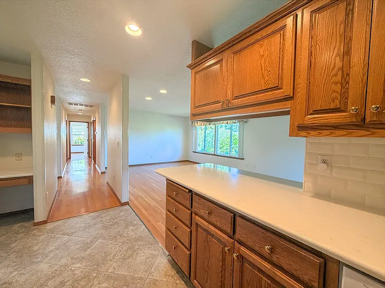 364 SE Davis Ct — Photo 13