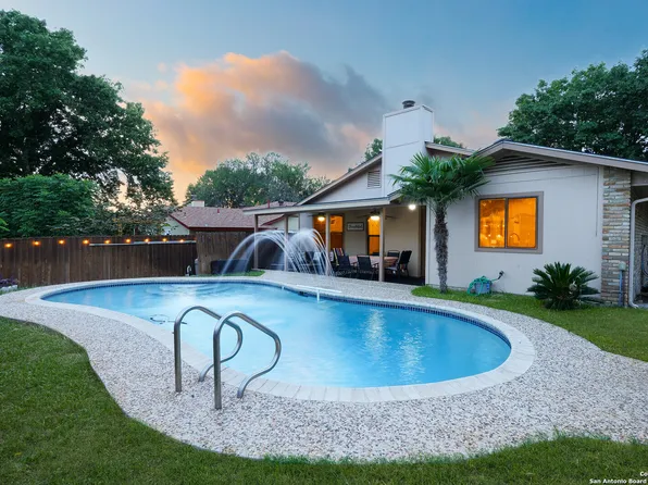 110 ANDORRA DR, Universal City, TX 78148