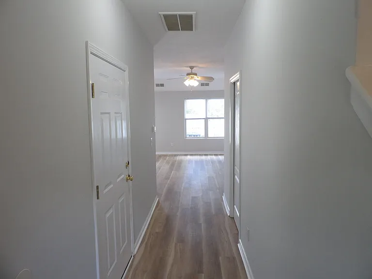 108 Charleston Ct — Photo 10