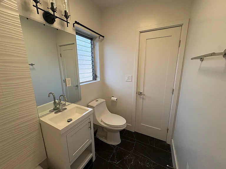 1639 S Hobart Blvd #11 — Photo 12