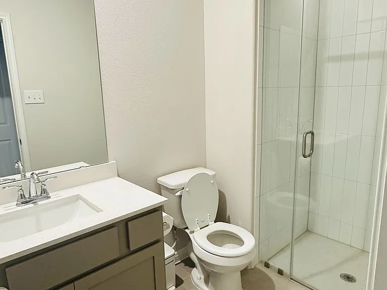Shared bath next to Room 4