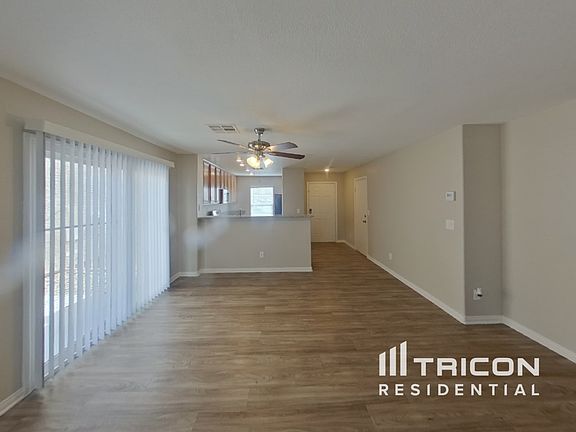 4th image of 142 Gilliflower Ave