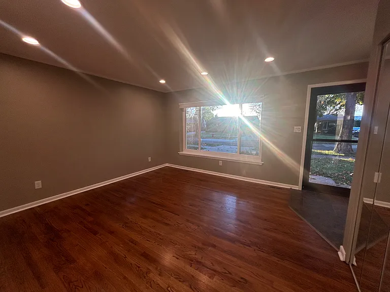 1210 Kenilworth Pl — Photo 3