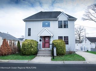 28 Cedar Ave, Middletown, NJ 07748