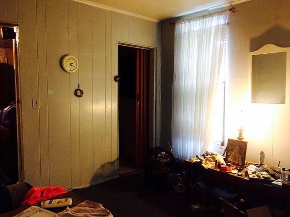3rd image of 915 Lake St