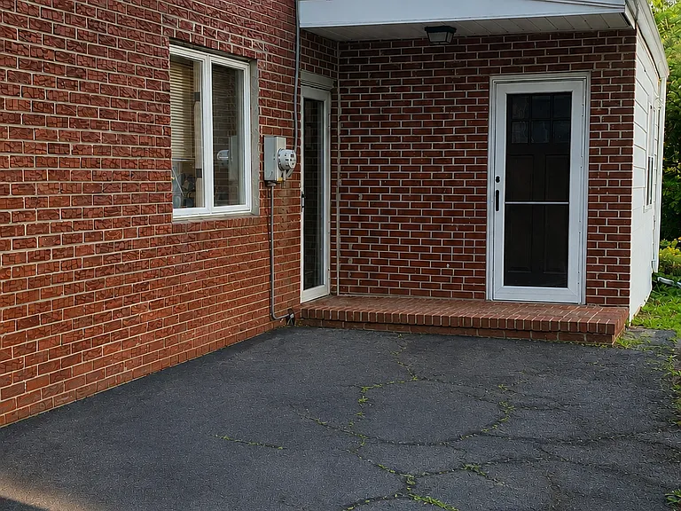 124 Kingston Rd — Photo 24