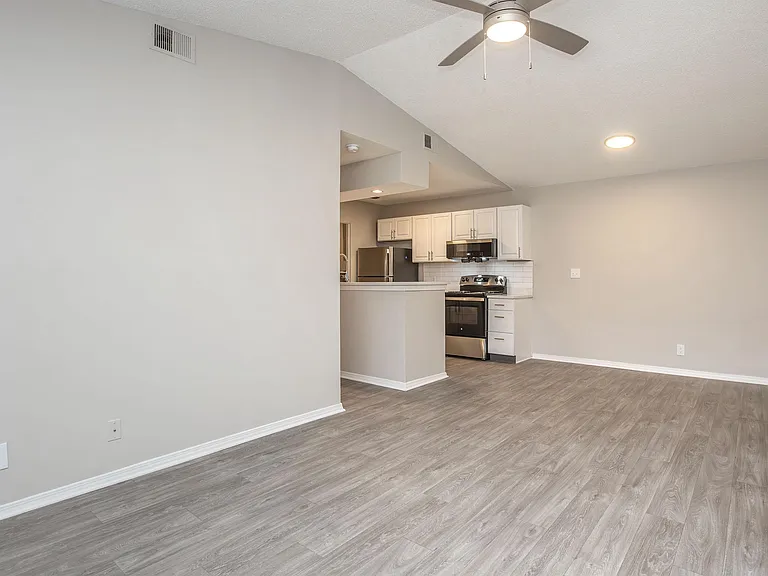 Summerfield Apartments — Photo 13