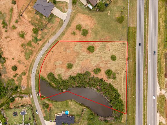 3rd image of 217 Colt Rd