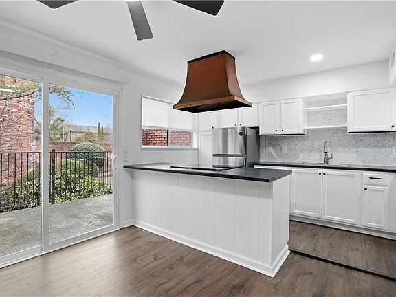 4th image of 3113 Colonial Way APT L