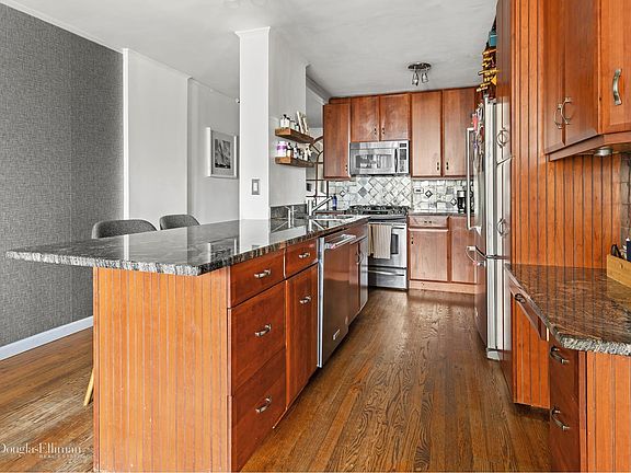 2nd image of 445 5th Ave #28C