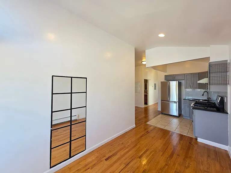 2368 W 12th St #3 — Photo 8