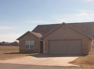 104 Arapaho St, Geronimo, OK 73543