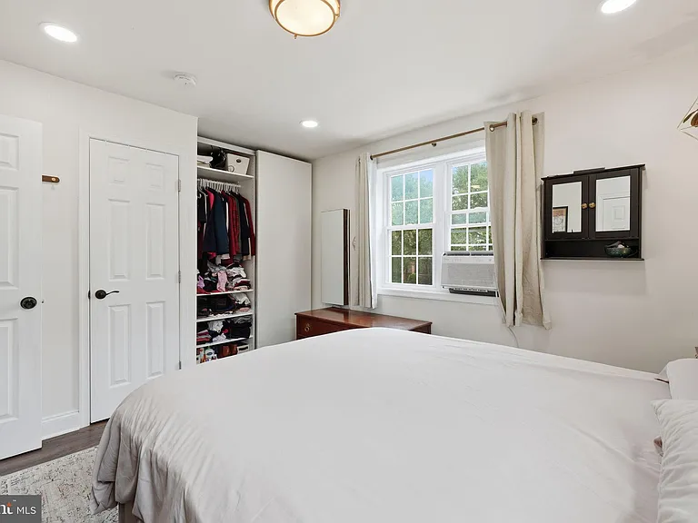 345 Wesmond Dr — Photo 13
