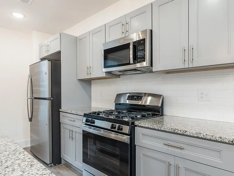 978 N 8th St #8 — Photo 9