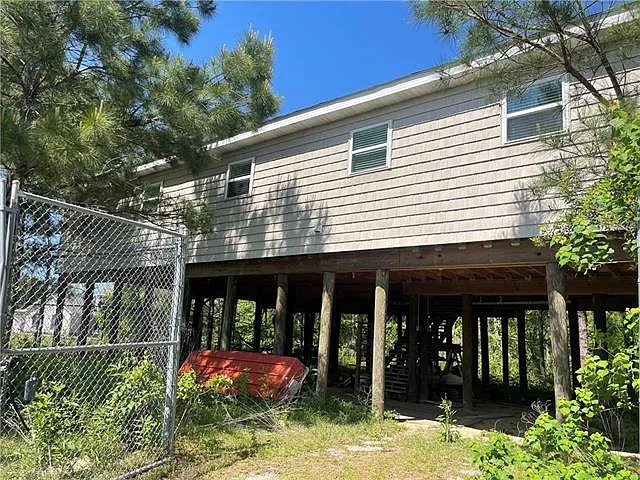 1059 Brandon Dr — Photo 1