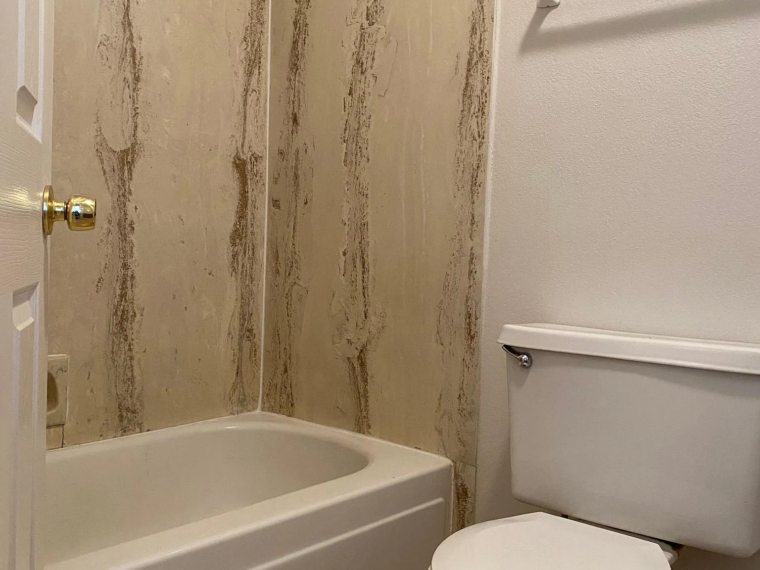 2 bed, 900 sqft, $1,200 — Photo 3
