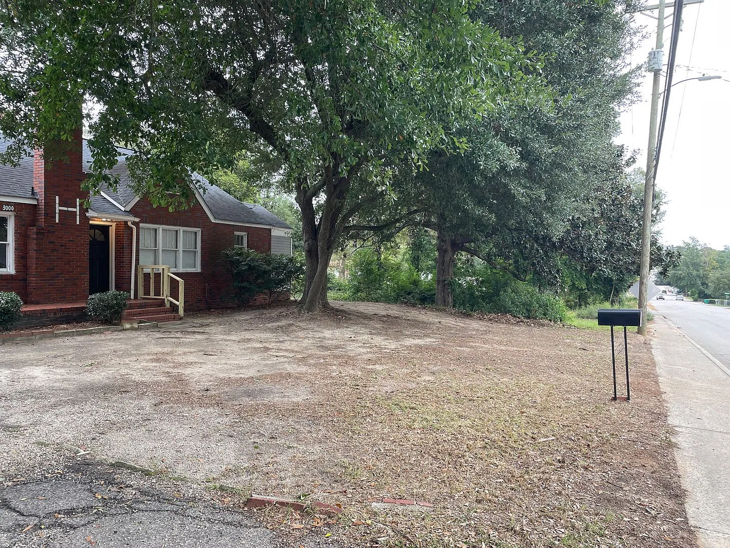 3 Bed, 1 Bath House — Photo 3