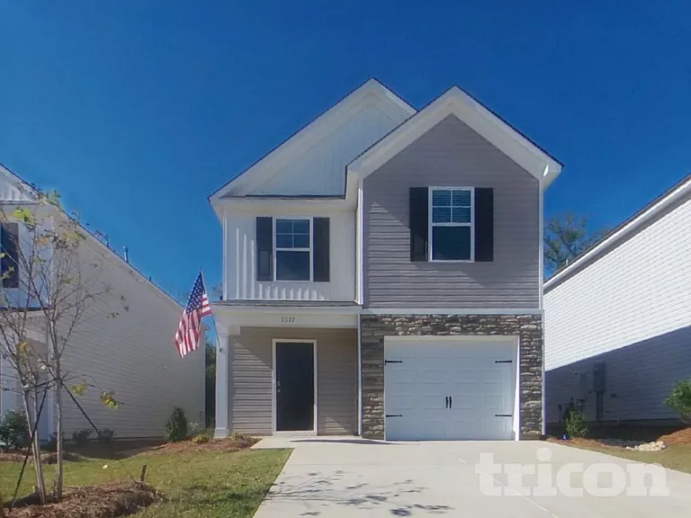 1077 Crescent Moon Loop Rd — Photo 2