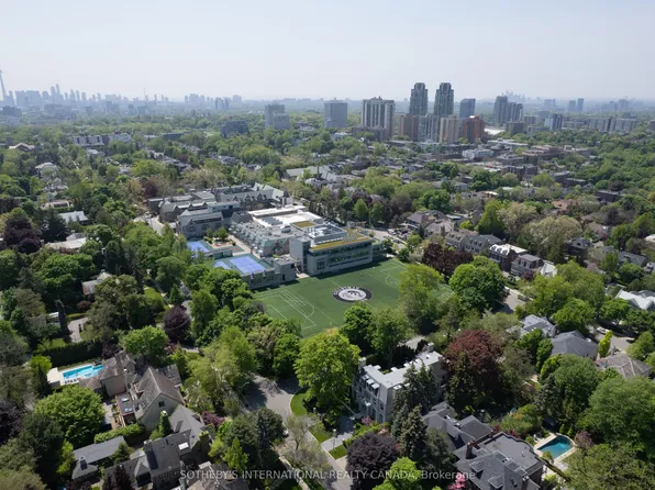 29 Highbourne Rd, Toronto, ON M5P 2J1