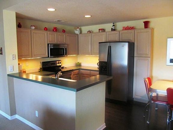 Kitchen w/stainless
