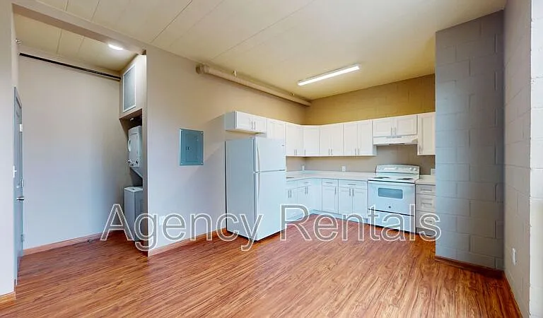 1407 Pensacola St #407 — Photo 2
