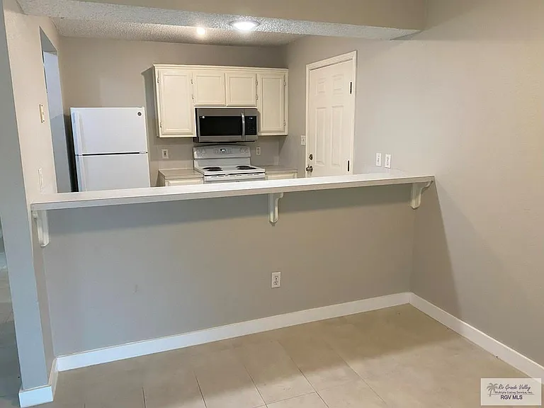 2098 El Paraiso — Photo 7