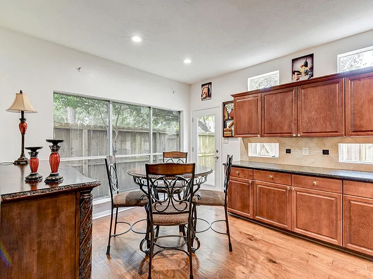 10222 Thornleaf Ln — Photo 4