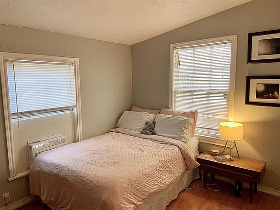 3rd image of 822 Byrne St APT B