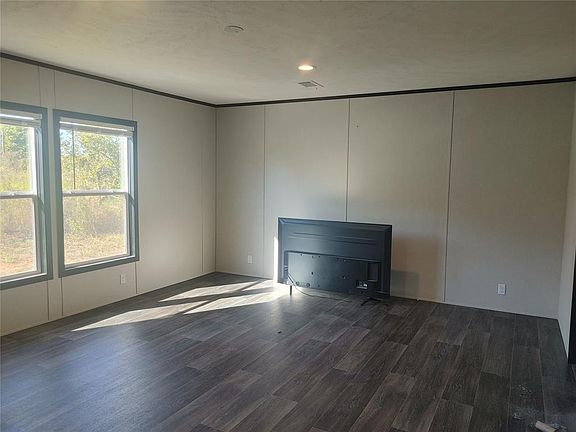 2nd image of 4001 N Oak Grove Rd