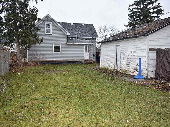 2nd image of 821 10th Ave N