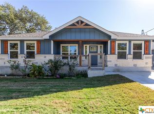 560 Circleview Dr, Canyon Lake, TX 78133