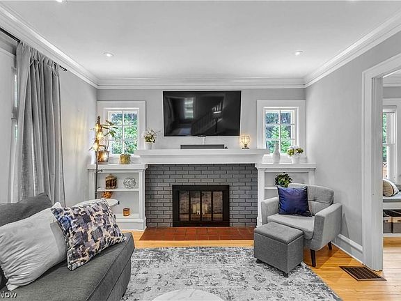 5th image of 285 Bassett Rd