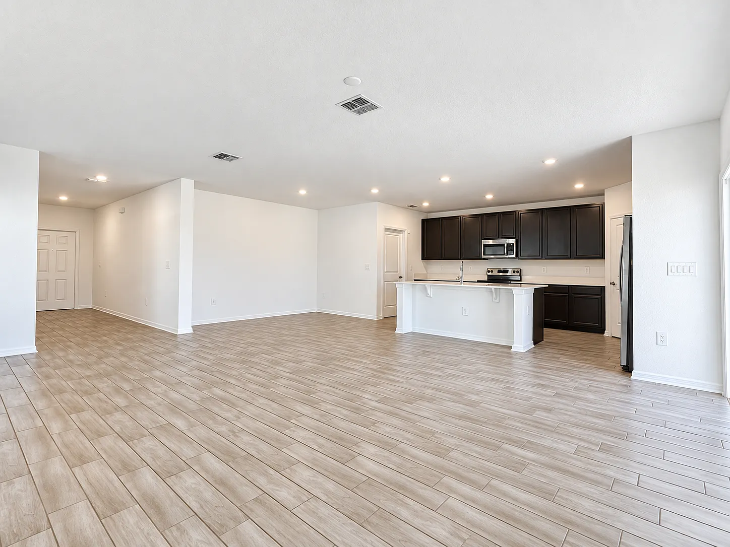 5 bed, 2.5 bath, 2215 sqft, $2,250 — Photo 4