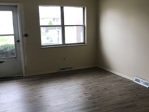 3rd image of 7630-88 Stuhldreher St NW #7686
