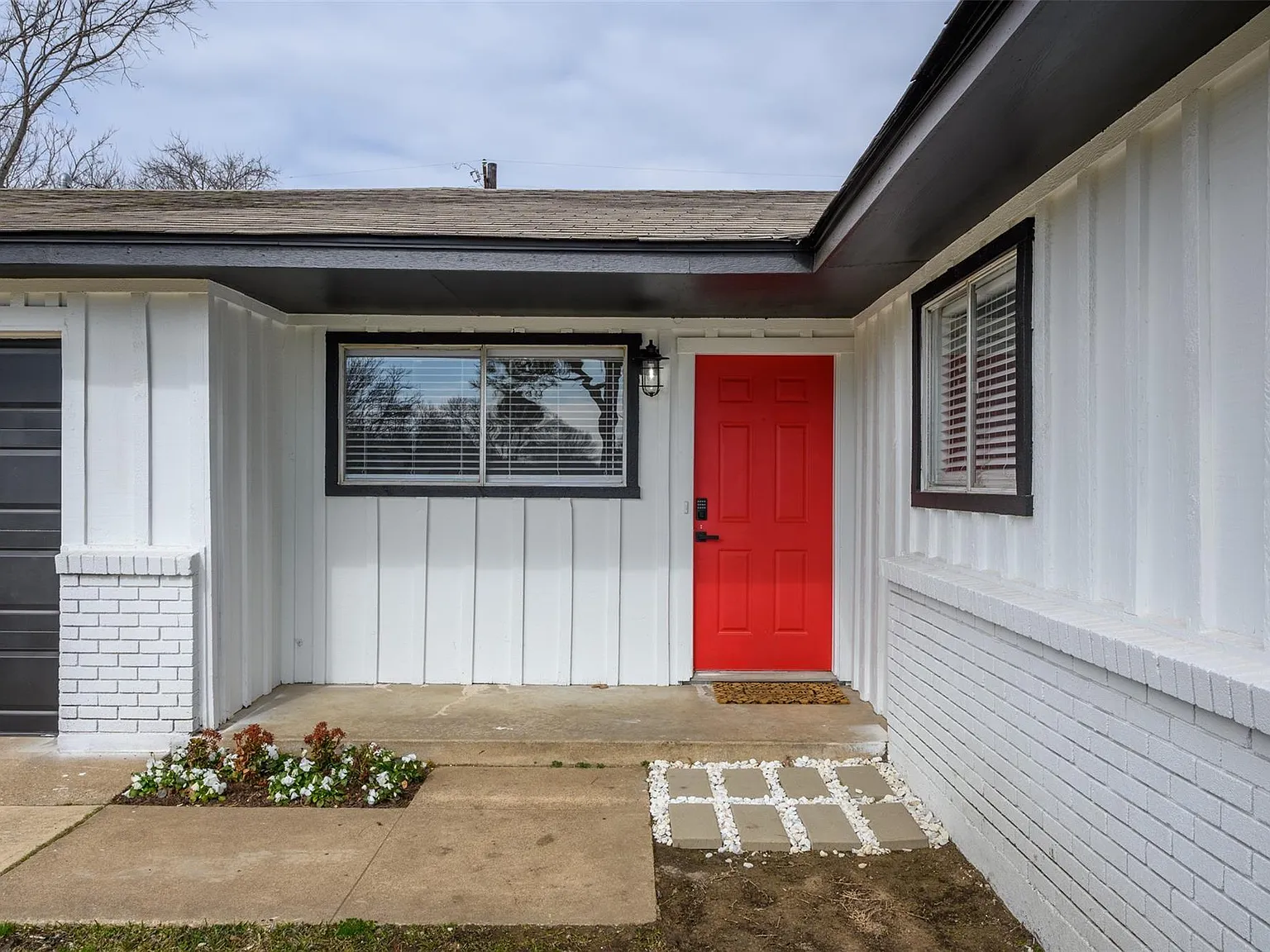 713 Sun Valley Dr — Photo 2