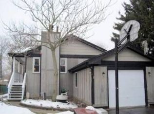 326 2nd St, Wheeling, IL 60090