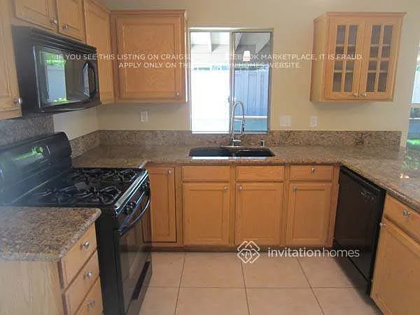 16341 Windcrest Dr Fontana, CA 92337 — Photo 3