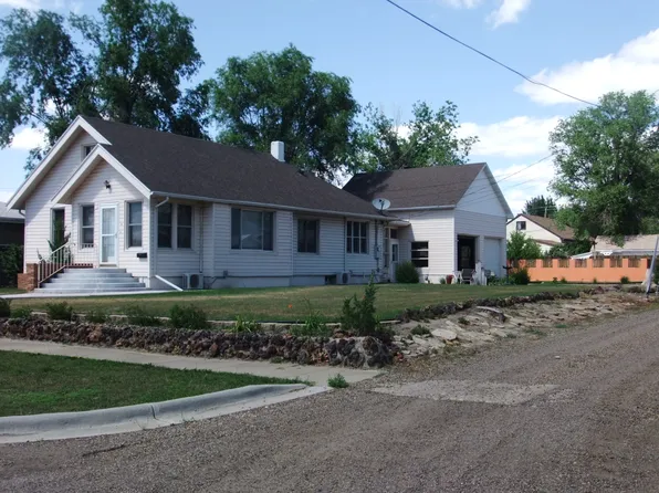 314 W Dodge St, Glendive, MT 59330