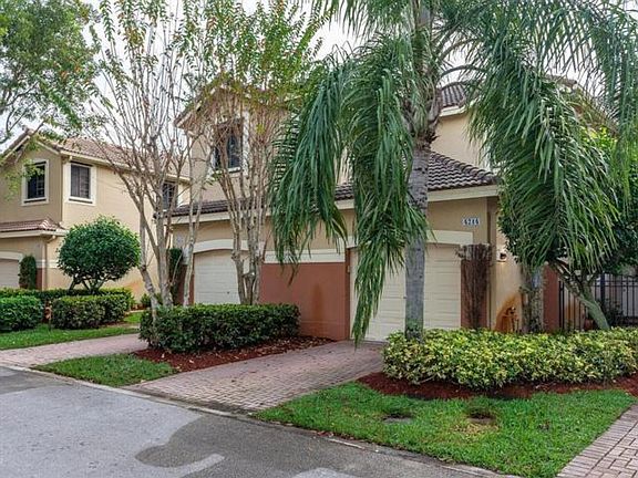 2nd image of 4214 Vineyard Cir #1