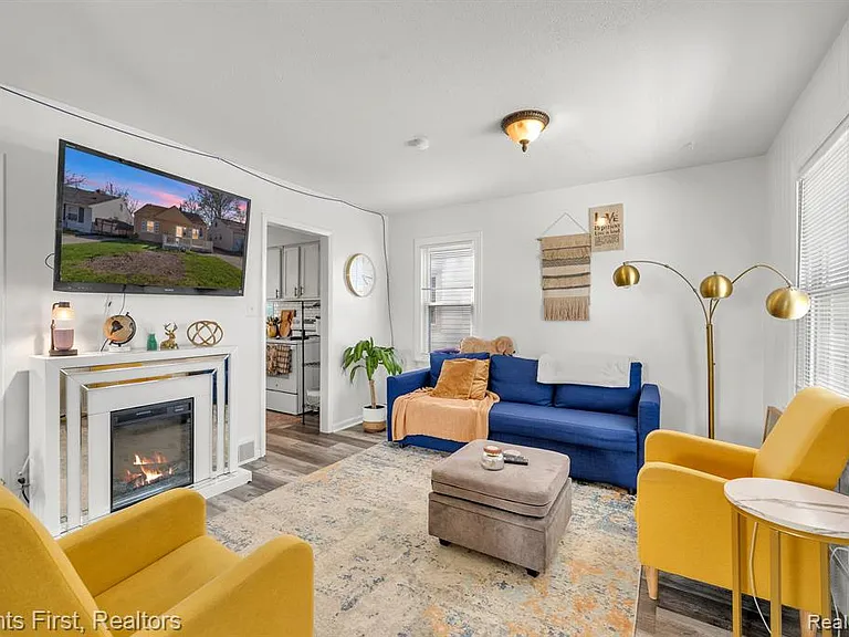 24047 Stanford St — Photo 5