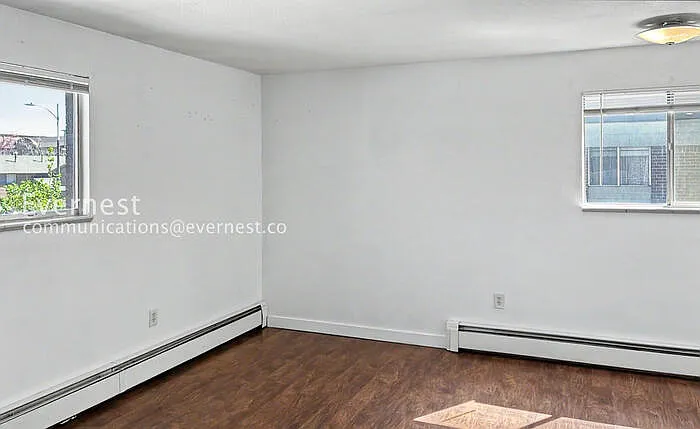 1305 Burton Ct #4 — Photo 15