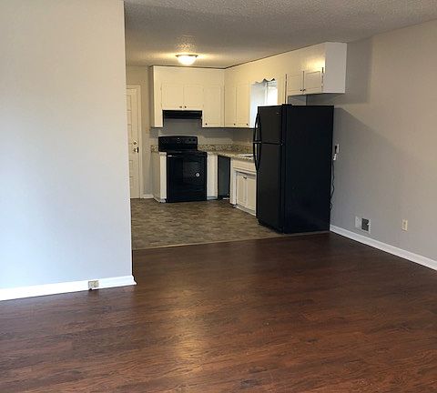 3rd image of 136 Pierpont Ave