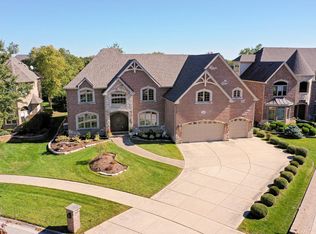 323 Jennifer Ln, Roselle, IL