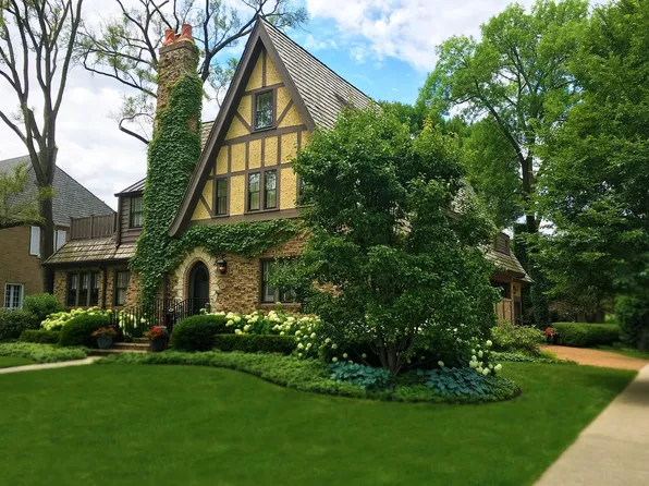 2448 Lincolnwood Dr, Evanston, IL 60201