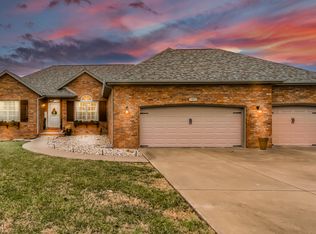 1911 N 9th Ave, Ozark, MO 65721