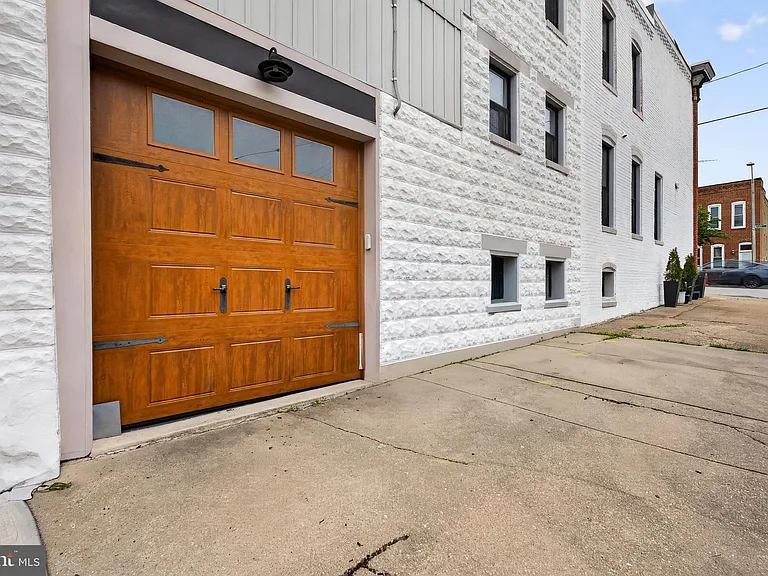 3200 Fleet St — Photo 40