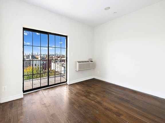 3rd image of 221 Troutman St APT 4L