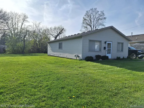 238 Seward St, Pontiac, MI 48342
