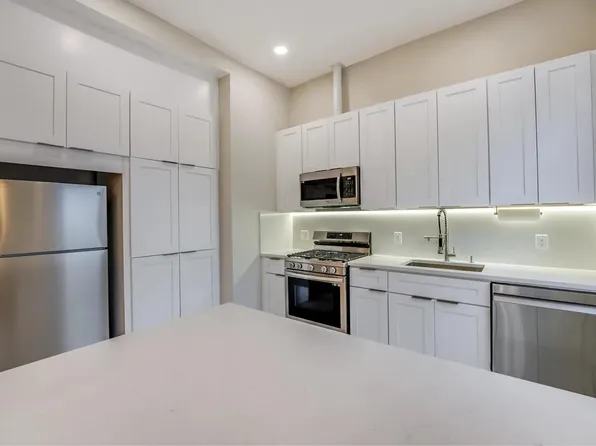 3302 Palisade Avenue image 3 of 22